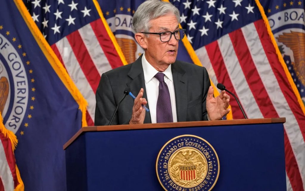 FED Kiên Định Giữ Lãi Suất: "Bàn Cờ" Toàn Cầu Đang Dịch Chuyển Hướng Nào Khi Mỹ Tăng Trưởng GDP Mạnh Mẽ?